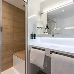 Hotel B55 Paris